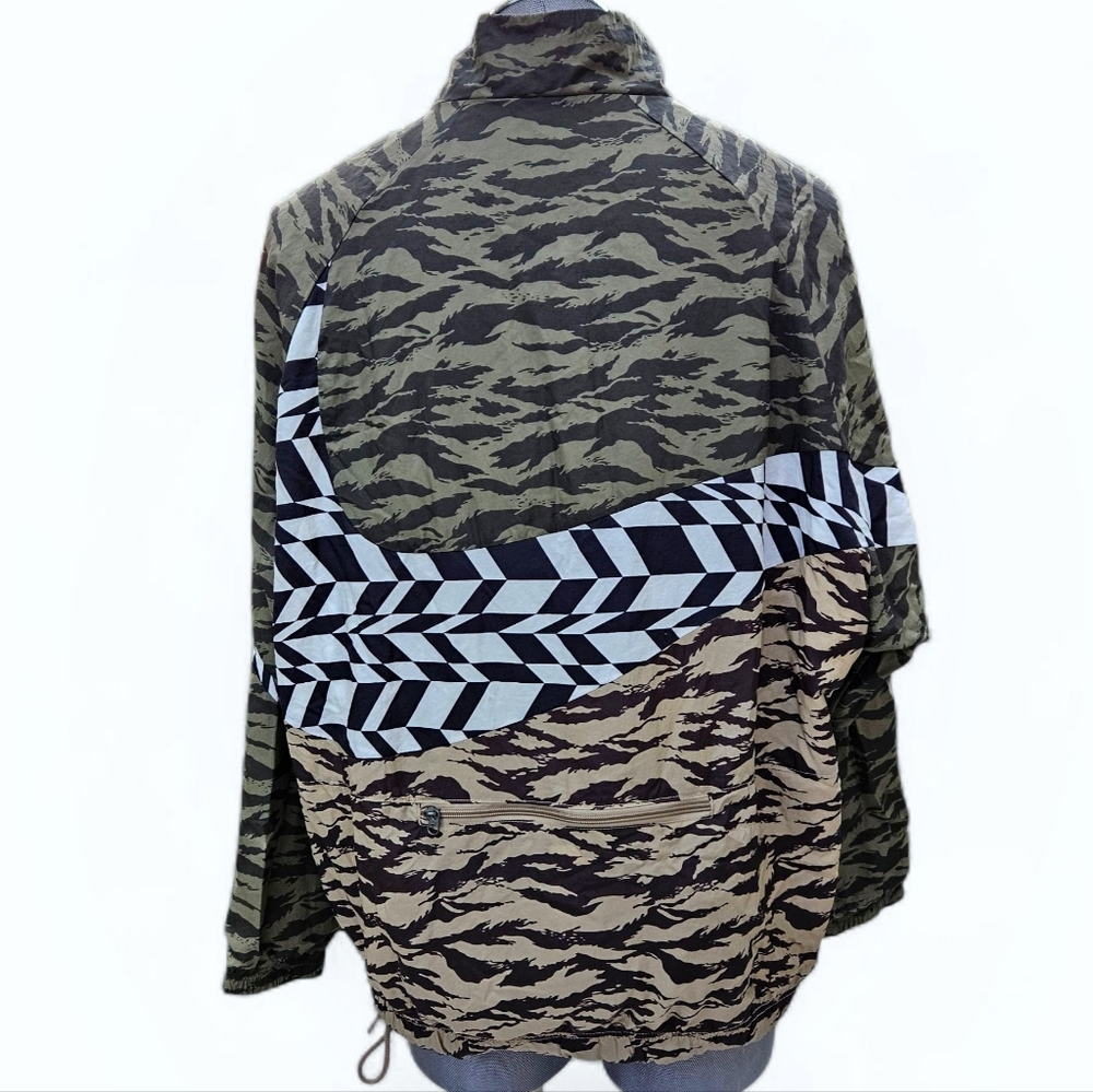 Nike | NSW AOP Vaporwave Swoosh Woven Half-Zip Jacket | Packable | Mens - Picture 6 of 16